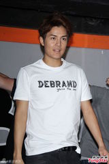 组图：吴克群内地跨年 无暇陪女友何超莲