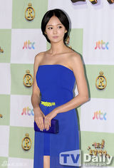 组图：SHINee温流王子装扮宣传新剧 对演技自信