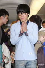 组图：卢广仲搭高铁游台北书展 献朗读处女秀