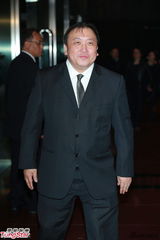 组图：钱嘉乐汤盈盈大婚 新娘巨乳大肚与新郎热吻