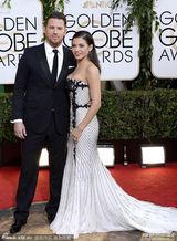 组图：查宁-塔图姆携爱妻走红毯 当众甜蜜揽腰