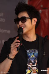 组图：潘玮柏8月推新专辑 自曝私下十分邋遢