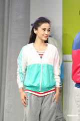 组图：Angelababy与彭于晏运动装活力十足