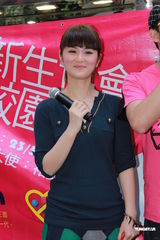 组图：张致恒裕美等在港出席校园禁毒活动 