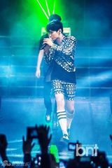 组图：SHINee与EXO-K等K-POP演唱会秀炫舞