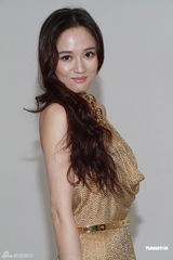 组图：陈乔恩露背礼服秀美背 不惧做剩女