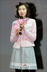 组图：东浩金秀妍等出席新剧《realschool》记者会