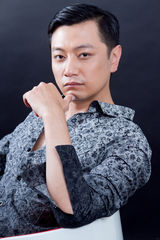 组图：张洪睿倾情加盟《老北风》 秋日写真浮出水面