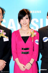 组图：邓紫棋出席开幕礼 将推新碟心情紧张