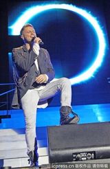 组图：西城男孩英国告别巡演 深情放歌魅力不减