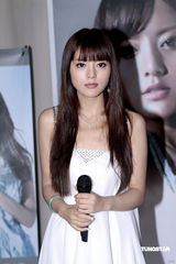 幻灯图：阿兰节省百万宣传费 为玉树灾区同胞捐款