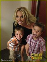 组图：母亲节盘点好莱坞女星与仔们的温馨瞬间