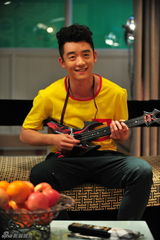 组图：《囧人》郑恺出演最潮宅男