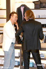 幻灯图：任达华收藏金银钻石打火机 被女儿强制戒烟