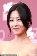 组图：《莫比乌斯》发布会 徐英雨献吻李恩宇