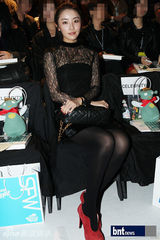 组图：张娜拉郑柔美等出席首尔时装周李向锋展