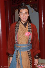 组图：马国明为宣传无惧绯闻 李诗韵秀一字马