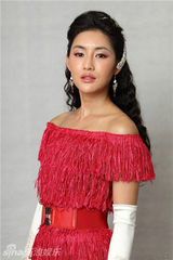 组图：电视剧《爱在春天》主演定妆照