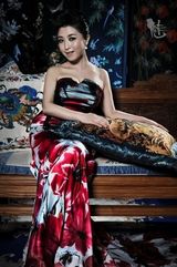 组图：刘媛媛低胸水墨写真曝光 古色古香美艳