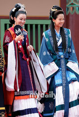 组图：李瑞镇宋智孝等穿古装宣传新剧《階伯》