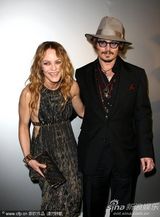 幻灯图集：约翰尼-德普夫妇现身戛纳秀恩爱