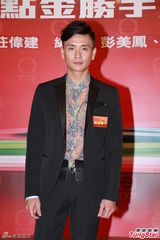 组图：梁政珏透视露内衣 徐子珊暧昧女女吻