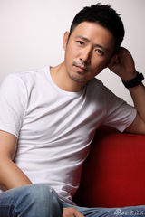 组图：高鑫最新写真曝光 尽展随性气质