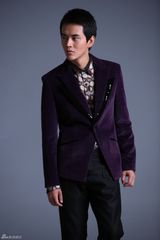 组图：黄明写真展雅痞气质 深邃眼神诠释熟男魅力