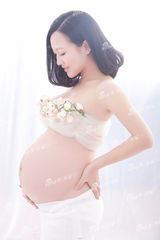 独家组图：潘长江女儿潘阳唯美孕照首曝光