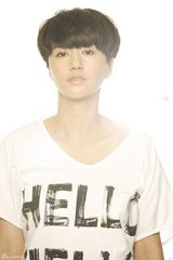 组图：谭维维环保大片 清新演绎《在束河里》