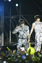 独家高清：EXO等献唱韩流音乐节 SHINee唱新歌