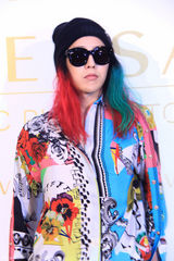 高清组图：GD香港为品牌站台 彩发诡秘显个性