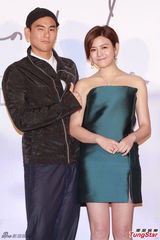 组图：陈妍希抹胸裙亮相 彭于晏惊喜助阵