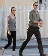 组图：汤唯和雷神克里斯现身片场男帅女靓