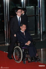 组图：富商郑裕彤孙女郑志雯出嫁 给孙女婿打满分