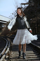 组图：于小磊变身凡间仙子拍靓丽写真