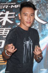 组图：王阳明蜘蛛装出席活动 坚称目前单身