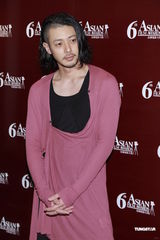 组图：倪妮出席传媒招待会 日本女星香里奈欲变打女