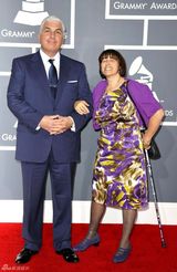 组图：格莱美红毯群星纷纷亮相星光熠熠