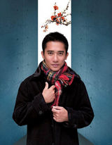 幻灯图集：梁朝伟儒雅着装出镜 尽显绅士魅力