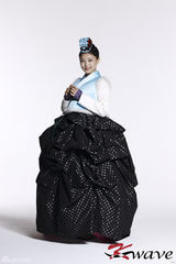 高清图：童星金有贞迎中秋拍韩服写真甜美可爱