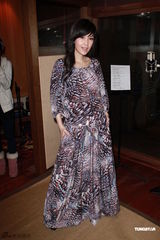 周慧敏彩裙优雅亮相 获绯闻旧爱黄凯芹献吻(图)