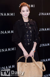 组图：苏怡贤李素妍金敏贞出席时尚品牌活动