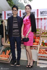 组图：谢婷婷曝锋芝同吃团年饭 阿Sa否认会秘婚