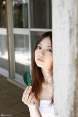 组图：逢泽丽奈夏日写真比基尼秀身材