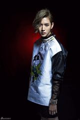 组图：NU'EST-M发写真 时尚帅气展潮范儿