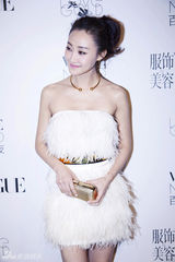 刘孜深V裙庆生 唐艺昕李菲儿陈燃林鹏秀场竞艳