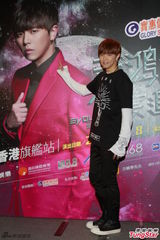 组图：黄鸿升劲歌热舞开唱 生日愿望找到女友