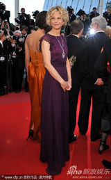 幻灯图：《零点倒计时》首映 梅格-瑞恩优雅熟女风