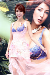 组图：杨谨华性感马甲内衣大方秀好身材